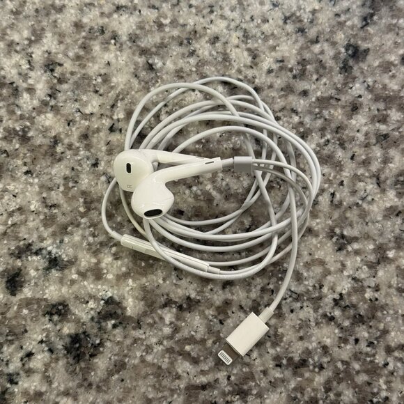 Apple EarPods with Lightning Connector In Ear Canal Headset - White OEM Tested - Picture 1 of 10